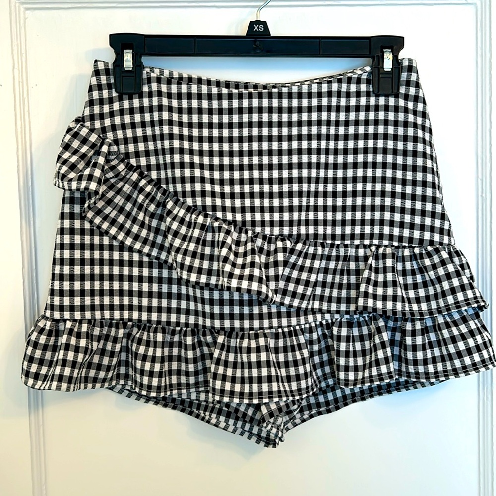 Black and white gingham ruffle skort.